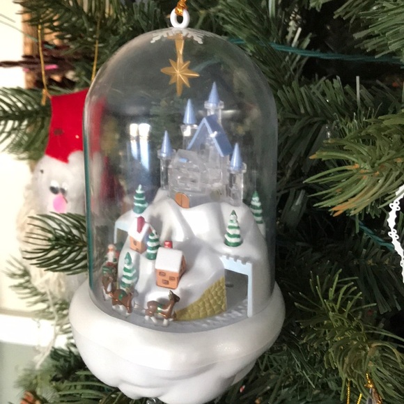❤️ Rare Moving Santa and Reindeer Christmas Ornament - Picture 4 of 10